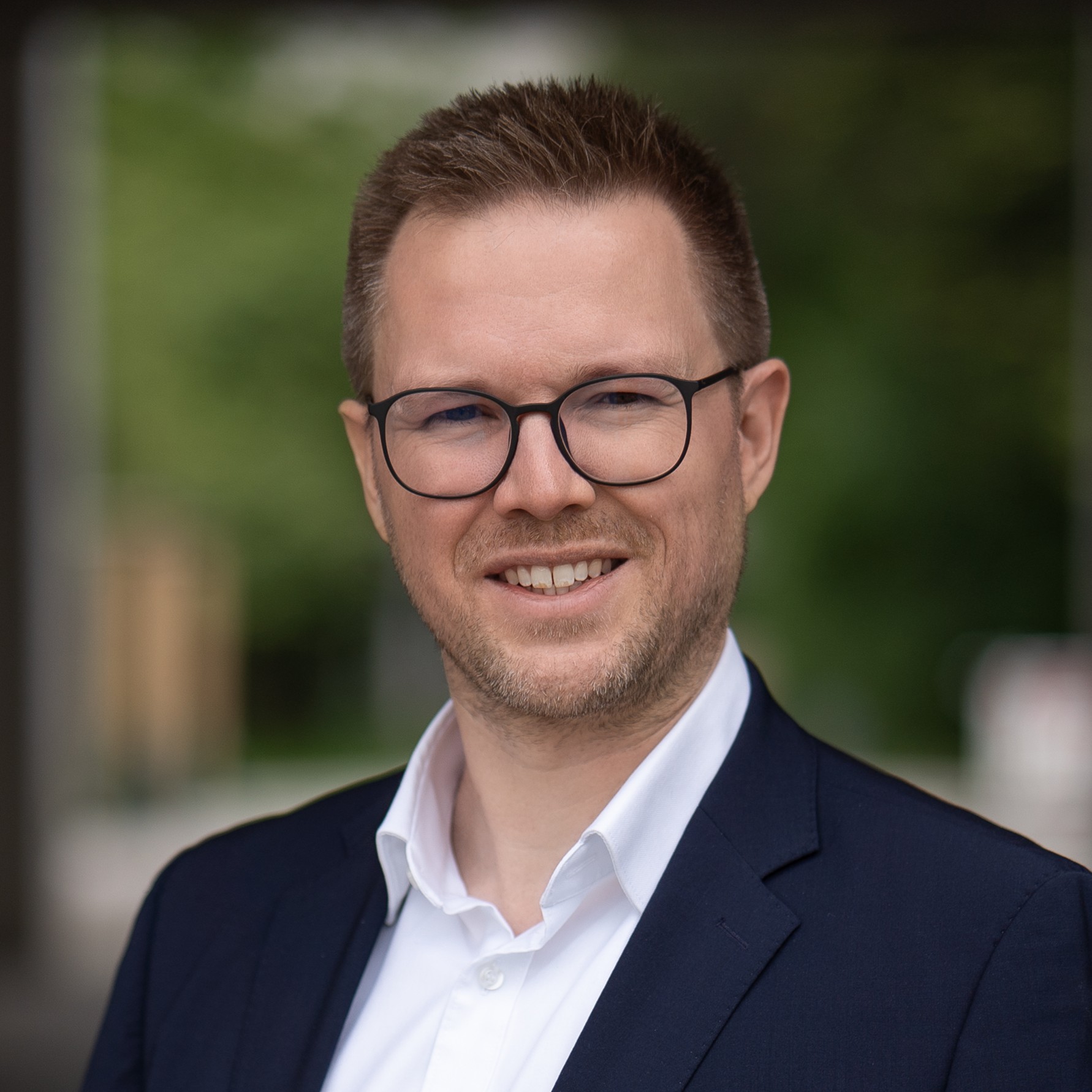 Dr. Michael Seufert